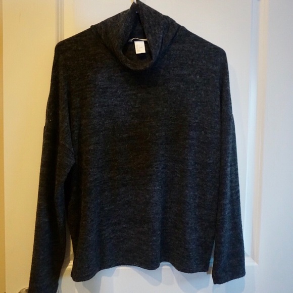 H&M turtleneck sweater - Picture 2 of 4
